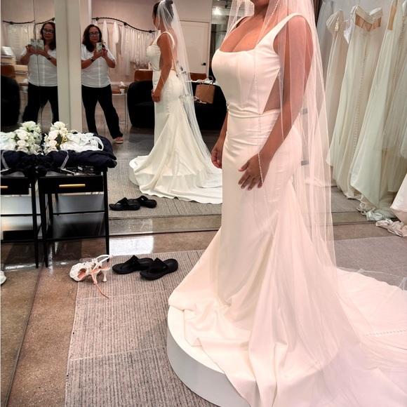 Chic Ivory Bridal Gown with Button Detail - Picture 11 of 12